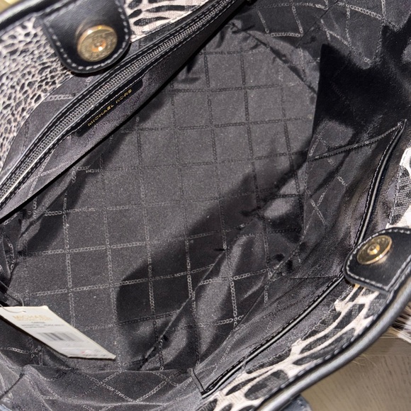 NWT Michael Kors Black and White Signature Animal Print Patterned Tote - Picture 6 of 8